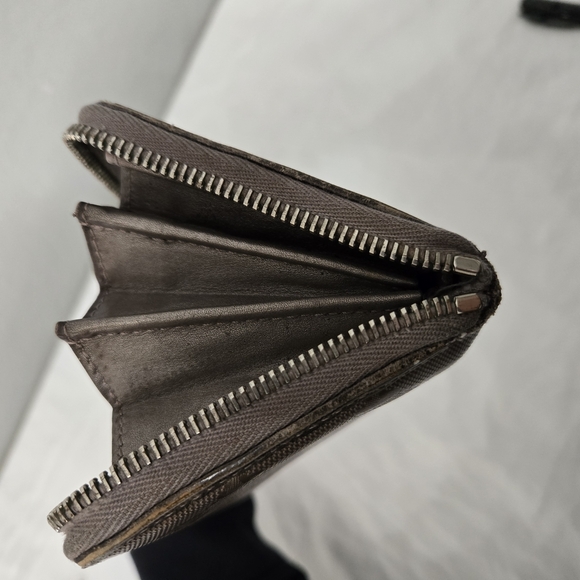 Gucci Brown Monogram Wallet with Silver Charm - Picture 4 of 13